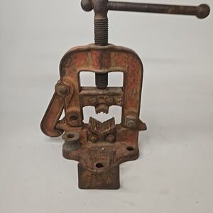 Vintage Ridgid B-Y-2-1/2 Bench Pipe Vise Bender Iron USA Early Square Nuts 28300